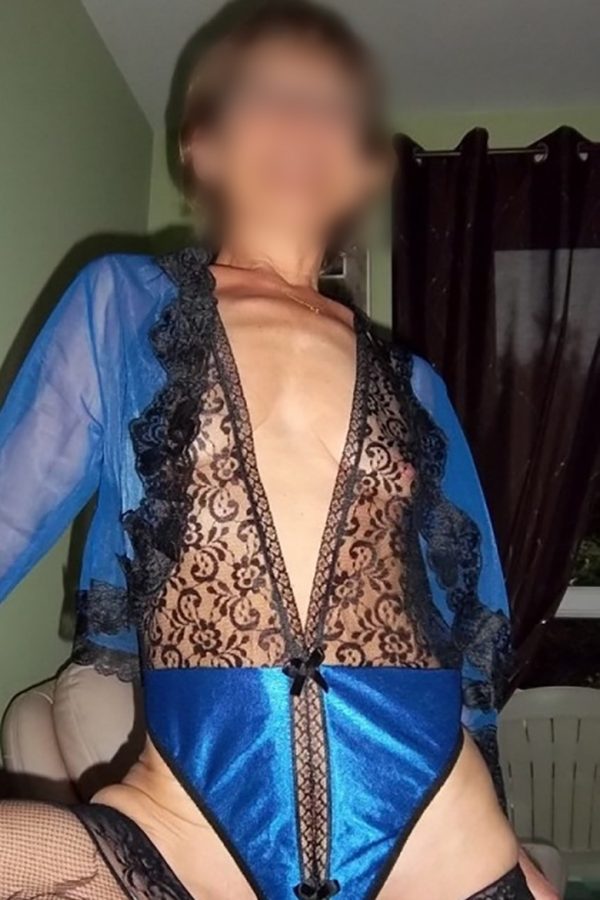 Couple échangiste uni cherche accompagnateur pour soiree en club ou sauna